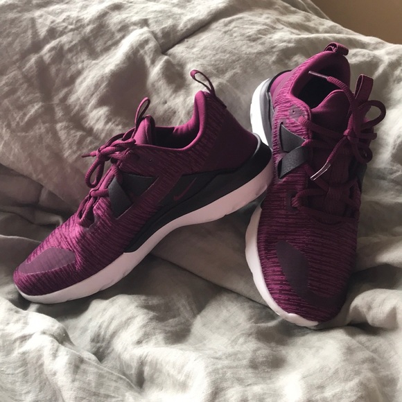 nike wmns renew arena